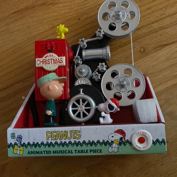 Kurt Adler Peanuts Animated Musical Table Piece - Picture 2 of 4